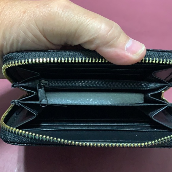 Black Shiny Faux Leather Pleated Wallet (6x1x4 in) - Picture 6 of 12